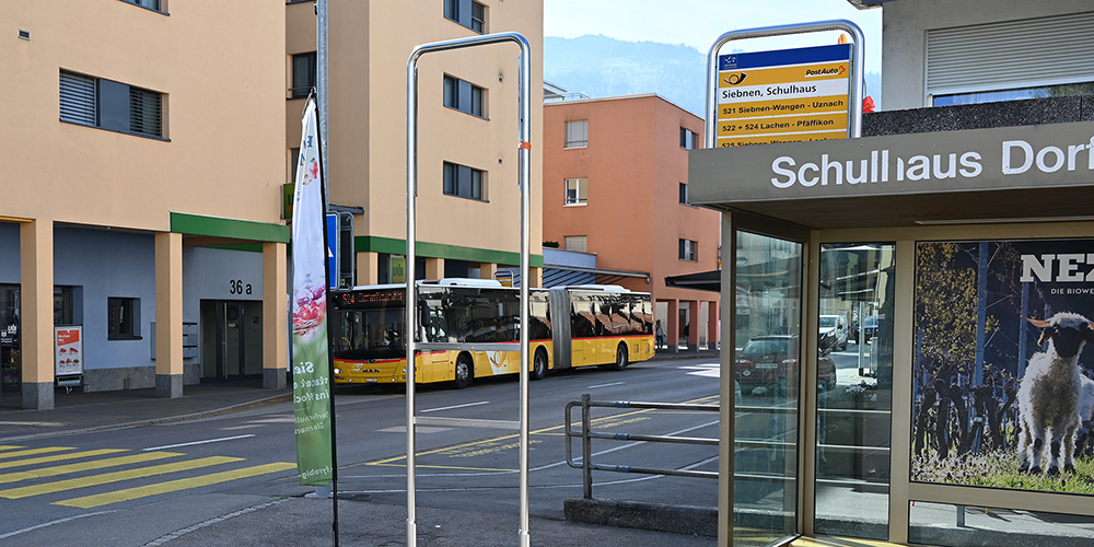 Hier werden die Nutzer des öffentlichen Verkehrs künftig digital und in Echtzeit über die Bus-Fahrzeiten informiert.