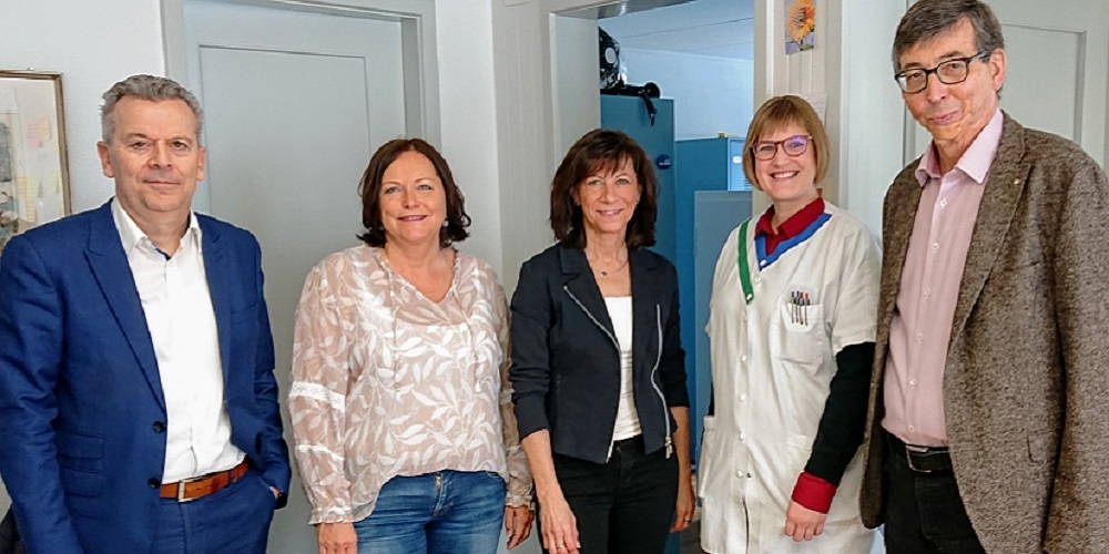 Heidi Hanselmann (in der MItte), umrahmt v. l. von Donat Ledergerber, Esther Koller, Sara Räss und Andreas Cavelti.