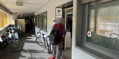 Trotz steigender Umsatzzahlen wird am Umzug der Velostation vom Bahnhof Jona in den Schachen festgehalten – für Leser Beat Schuler geradezu unsinnig.