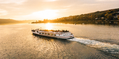 Noch bis zum 5. November jeweils samstags und sonntags zu erleben: Herbst-Hopping-Schiff der Uhr