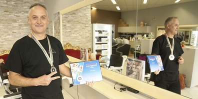 Weltmeisterschaftssilber trotz Stromausfall! Raffaele Riniti ist Coiffeur aus Leidenschaft. 