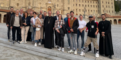 Am 10. Oktober 2023 wurde das Outdoor-Erlebnis feierlich eröffnet und von Namensvetter Abt Urban Federer des Kloster Einsiedeln (vorne Mitte, in Schwarz) beglückwünscht.