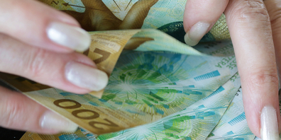 Goldene Fallschirme sind hohe finanzielle Entschädigungen, die eine Person erhält, wenn sie ein Unternehmen  verlässt.