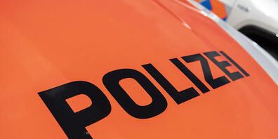 Die Zürcher Kantonspolizei hat am Donnerstagnachmittag in Dübendorf einen mutmasslichen Telefonbetrüger verhaftet. (Symbolbild)