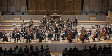 Mit Lena-Lisa Wüstendörfer am Pult spielt das Swiss Orchestra die entdeckte Sinfonie in der Tonhalle.