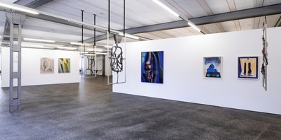 Im interaktiven Rundgang durch «Strangely Familiar» mit Kunstvermittlerin Rilana Schmid ist das Publikum eingeladen, sich selbst auf Spurensuche zu machen.