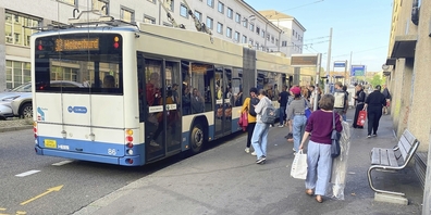 Die für Zürich Nord enorm wichtige 32er-Trolleybuslinie ist nur eine von vielen Linien, auf die man abends künftig länger warten muss.