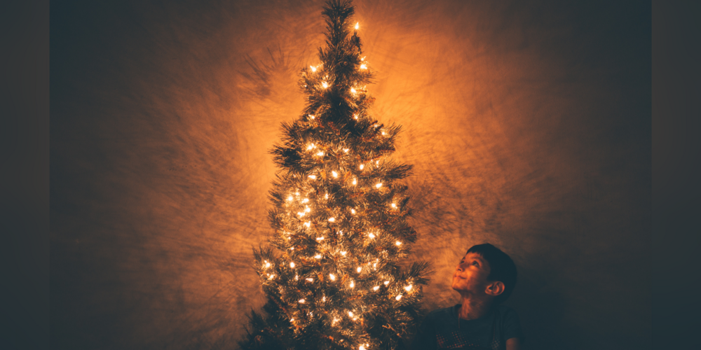 Auch der Weihnachtsbaum darf wieder leuchten (Symbolbild).
