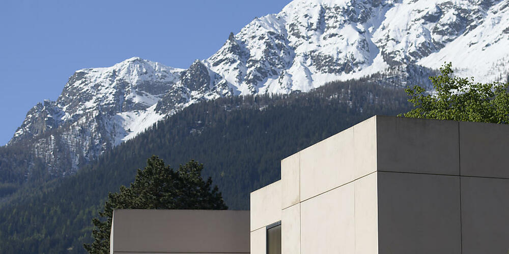 Blick auf den Hauptsitz des Bündner Energieunternehmens Repower in Poschiavo. Der Kanton Graubünden will mit einer Stimmenbündelung die Mehrheit im Aktionariat erlangen. (Archivbild)