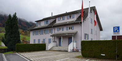 Dank des ehemaligen Bürgerheims "Ebnet" sowie anderer privat zugemieteter Wohnräume können die Asylsuchenden in Reichenburg laut Gemeinde derzeit gerade so knapp untergebracht werden.