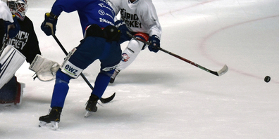 Die Eishockey-Saison nähert sich den Playoffs. (Symbol)