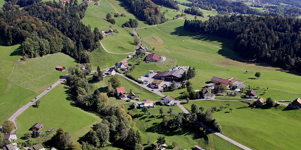 Die Streusiedlung Diemberg am Rand des Gemeindegebiets von Eschenbach könnte ein Deponiestandort sein, wenn es nach dem Willen des Kantons geht.