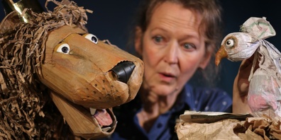 Im «Karneval der Tiere» gibt es erstaunlichste Tiere aus Pappe zu sehen und wunderschöne Musik von Camille Saint-Saëns zu hören.