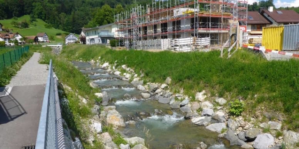 In Uznach sind die Gewässerräume von mehreren Fliessgewässern festzulegen, so auch beim Ernetschwilerbach.