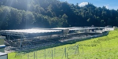 Die Abwasserreinigungsanlage Bachwis Herisau mit dem Solarfaltdach.