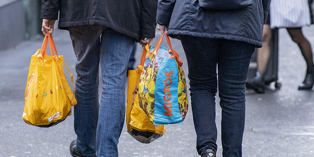 In der Luzerner Altstadt sollen die Fussgängerinnen und Fussgänger weniger von Autos gestört werden. (Archivaufnahme)