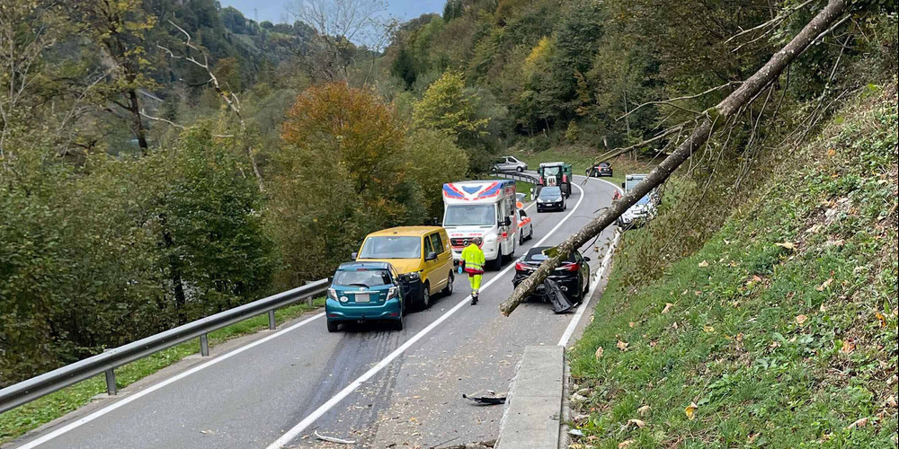 Gleich drei Autos waren in den Unfall involviert.