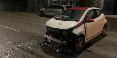 Die junge Frau prallte mit ihrem Auto in die Mauer.