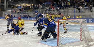 In dieser schnell geführten 2. Liga-Partie war der EHC Uzwil oft unter Druck. Die Defensive mit Goalie Michael Ströbel zeigte aber eine beeindruckende Leistung. 