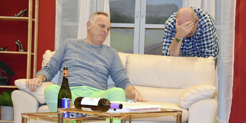 Grosser Kater: Valentin und Leo haben die Nacht durchgezecht.