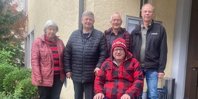 Im Bild v.l.: Susi Basilico (VKU-Vorstand) und die Preisgewinner Roman Steinmann (Uzwil), Elmar Hengartner (Niederuzwil), Beat Diener (Uzwil) und Dominik Müggler (Uzwil/vorne)