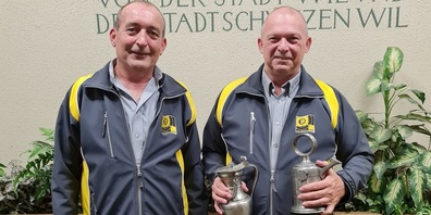 Die Sieger der Schiesssaison 2023: Jost Egli (links, Gewinner Bundesprogramm-Wertung) und Stefan Gitzen (Schützenkönig und Erster der Jahreswertung)