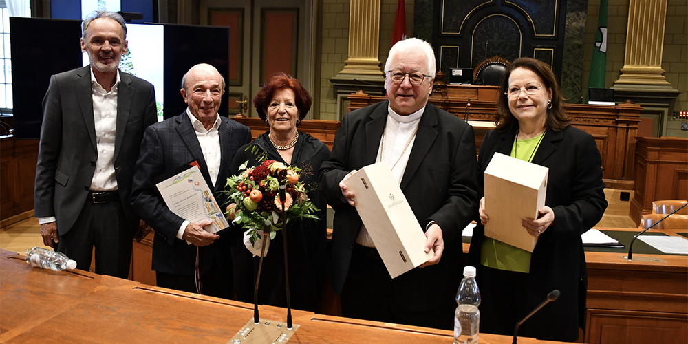 Kulturpreis für eine ganze Familie: Präsident Canisius Braun, die Preisträger Rolf und Esther Hohmeister, Laudator Bischof Markus Büchel sowie die Vizepräsidentin Rita Kieber-Beck (von links) bei der Preisverleihung. 