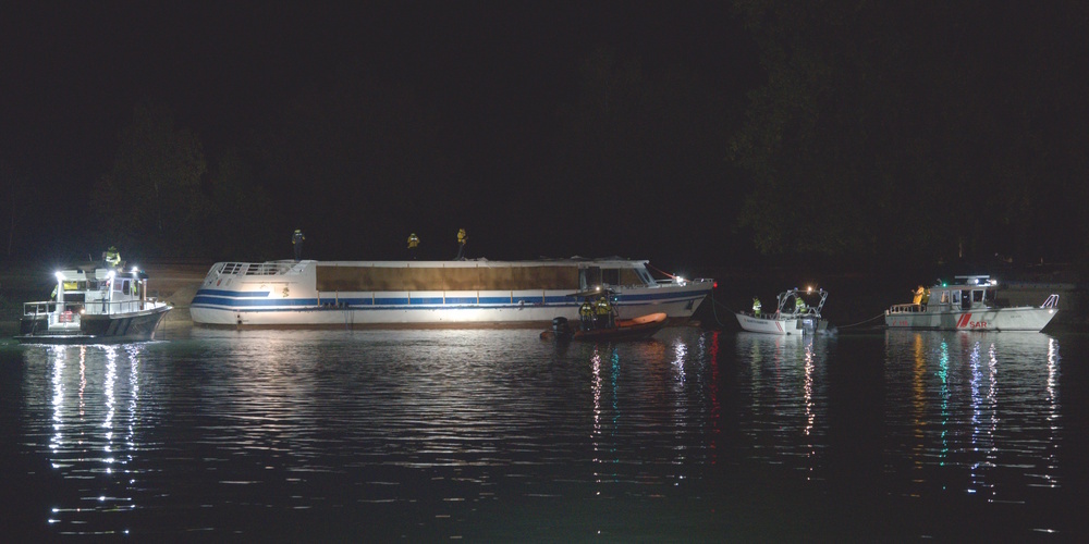 Nach dem ersten Strassentransport erfolgte in Horgen die Einwasserung der MS Schwyz auf dem Zürichsee.