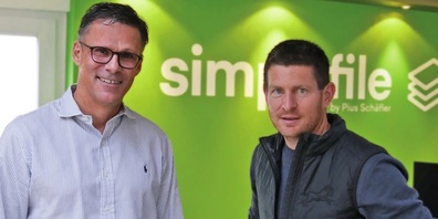 Im Bild v.l.: Martin Fricker (Geschäftsführender Partner Lean Business AG) und  Patrick Ammann-Schäfler (Inhaber und Vorsitzender der Geschäftsleitung Pius Schäfler AG)