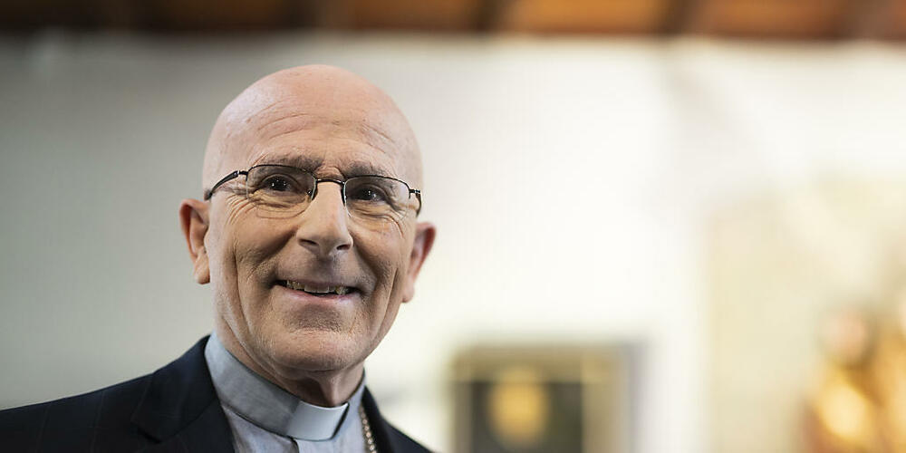 Bischof Joseph Maria Bonnemain will die katholische Kirche im Bistum Chur synodaler machen, also partizipativer und gemeinschaftlicher. Die neue Handreichung sei ein erster Schritt in diese Richtung.