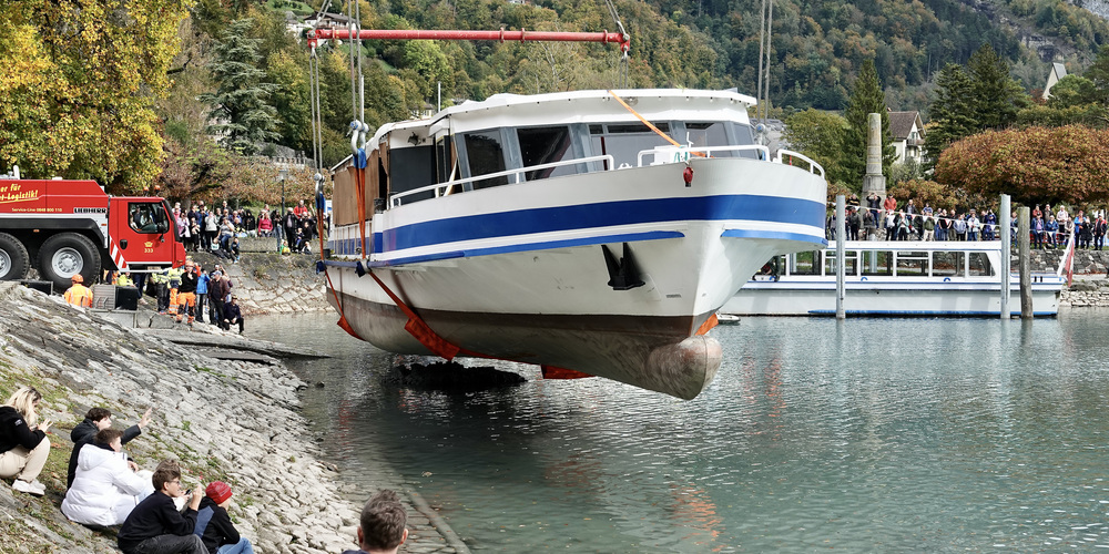 MS Schwyz, Einwasserung im Hafen Weesen