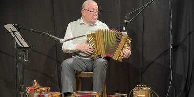 Werner Aeschbachers Auswahl an Örgeli und damit sein Spiel ist breit gefächert. 