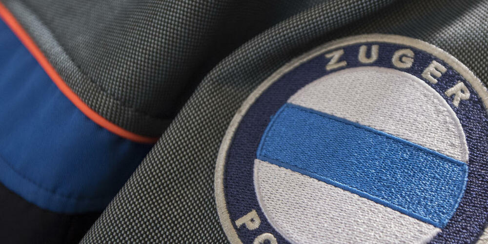 Die Zuger Polizei rückte am Donnerstagabend zu einer Streifkollision aus. (Symbolbild)