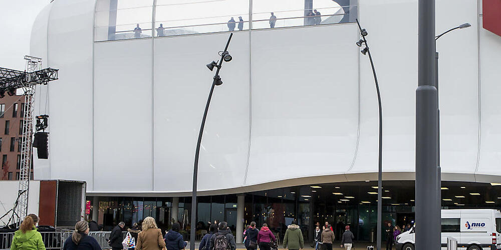 Die Mall of Switzerland bei der Eröffnung im November 2017. Wenige Monate danach ging gegen das grösste Einkaufszentrum der Zentralschweiz eine Bombendrohung ein. (Archivaufnahme)