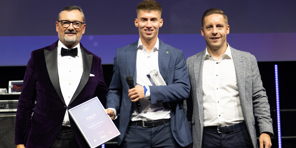 Christian Witzig (Mitte) mit Awardsponsor Peder Koch von der Berit-Klinik und Ex-FCSG-Spieler und Trainer Marco Hämmerli