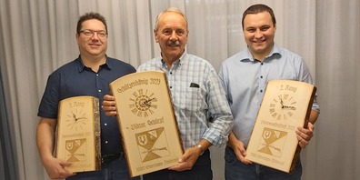 Jahresmeisterschaft: v.l.:  Bruno Frei, (2.Rang), Viktor Schürpf (Schützenkönig 2023) und Joseph Benz (3. Rang)