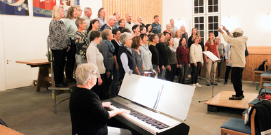 Die Proben für die bevorstehenden Konzerte laufen auf Hochtouren. Der Rainbow Chor trifft sich dafür jeweils in der Kirche Buchberg-Rüdlingen.