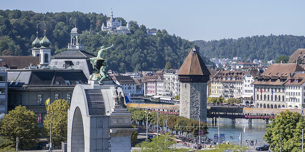 Blick auf die Stadt Luzern. Seit 2007 nimmt die Kantonsverfassung auf Gott Bezug. Daran wird vorderhand nicht gerüttelt. (Archivaufnahme)