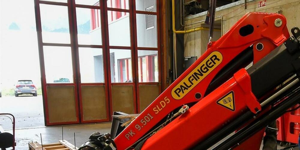 Bei Montagearbeiten stürzte der Kran auf den 41-jährigen Arbeiter.