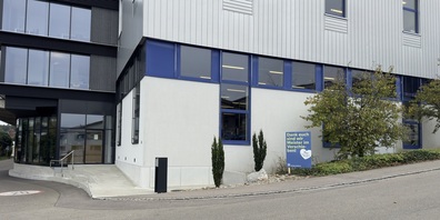 Die Plakate der Kampagne stehen vor ausgewählten Thurgauer Unternehmen.