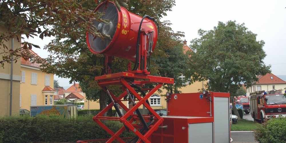 Mobiler Grossventilator einer deutschen Feuerwehr. Das Modell für Uznach und Schmerikon soll 330'000 Franken kosten. (Themenbild)