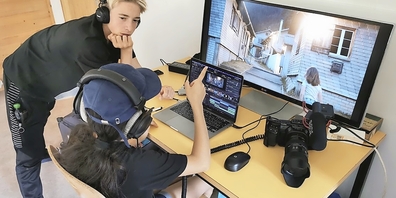 Hinter «filmkids.ch» steckt ein 80-köpfiges Team aus Filmschaffenden und Schauspielerinnen und Schauspielern. Sie geben ihr Wissen an Kinder und Jugendliche weiter.