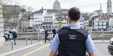 In einem Pilotversuch hat die Stadtpolizei Zürich Bodycams bereits 2017 eingesetzt. Ab 2024 werden sie definitiv eingeführt. (Archivbild)