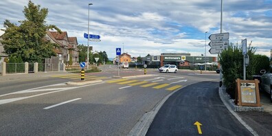 Der Fussgängerstreifen (Kreuzung Kreuzlingerstrasse / Reckholdernstrasse) in Romanshorn, der aufgehoben werden muss. Die Mittelinsel bleibt bestehen.