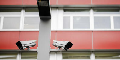 Überwachung durch Videokameras soll in Zürich beschränkt möglich sein. Der Gemeinderat will auch Privaten Vorschriften machen. (Symbolbild)