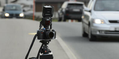 Bei einer Geschwindigkeitskontrolle auf einer Nebenstrasse in Salmsach TG ist ein Raser erwischt worden. (Symbolbild)