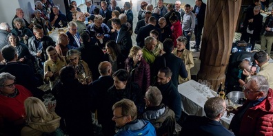 Der Einladung zum Apéro und zum Austausch folgten zahlreiche Personen.