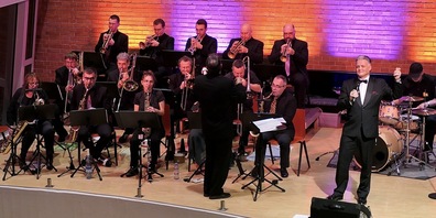 Swing-Music vom Feinsten gab es von der SSC Big Band, hier mit Hampa Rest vulgo Dean Martin