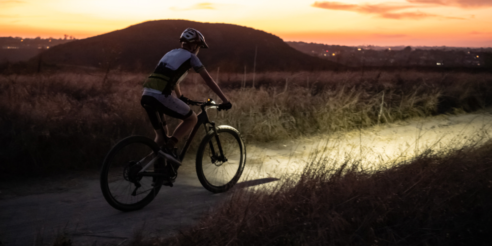 Mit Licht und Helm sicher unterwegs 