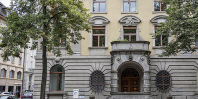 Das Stadthaus in Luzern. Die städtische Politik muss nun entscheiden, ob sie Massnahmen gegen Luxussanierungen für angebracht hält. (Archivaufnahme)